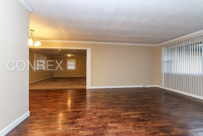 Foto del edificio - 4600 E 42nd St