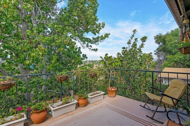 Foto del edificio - Welcome to this beautiful 4-bedroom, 3-bat...
