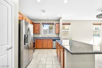 Building Photo - 6906 Sunrise Crest Dr