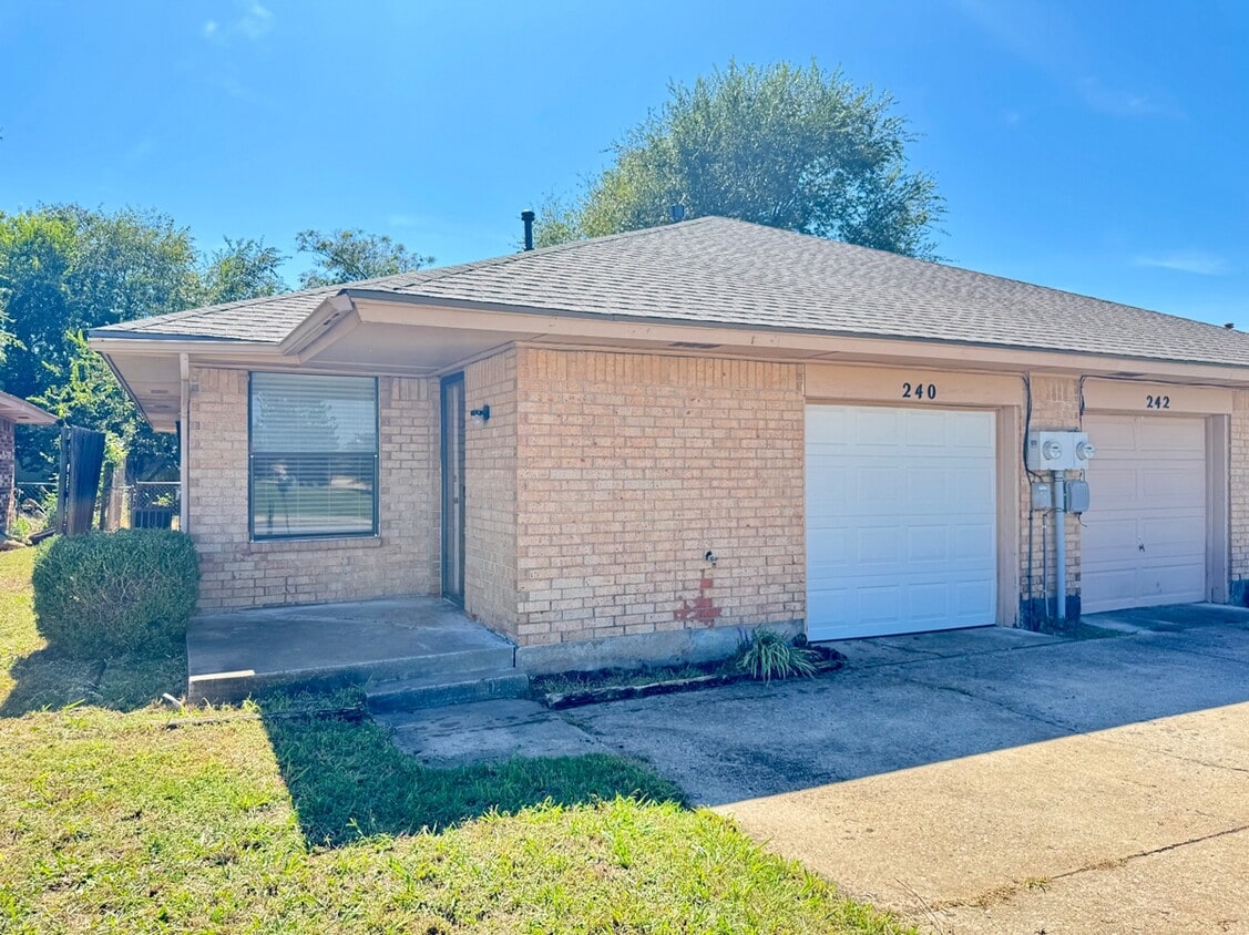 Foto principal - 240 Barrett Pl