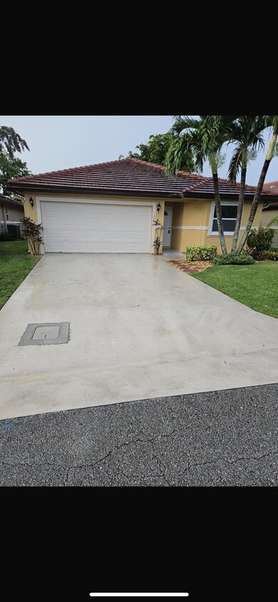 Primary Photo - 12235 Brisbane Ln