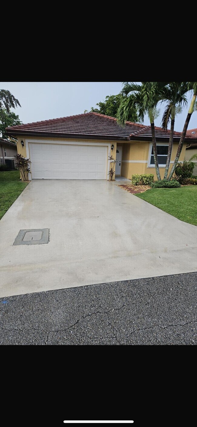 Building Photo - 12235 Brisbane Ln