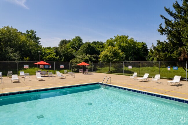 Piscina - Meadowfield Townhomes