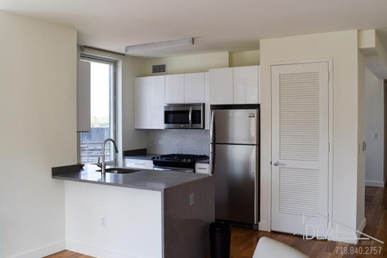 Building Photo - 38 Bond St