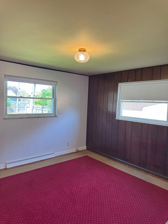 Foto del edificio - 3 Bedroom 1 Bathroom Available in Springfi...