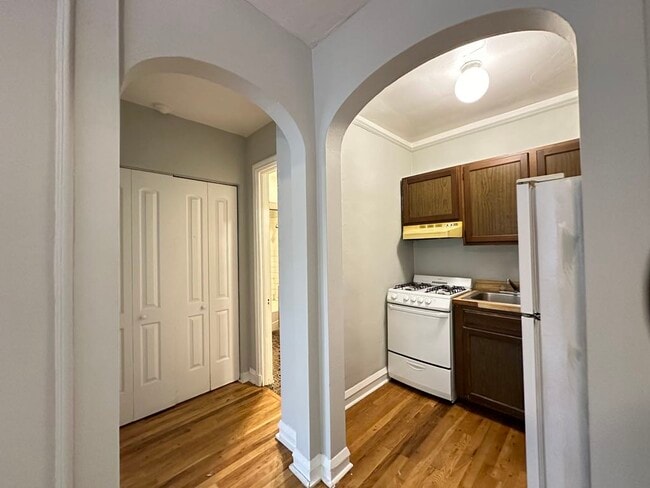 Building Photo - 840 W Wolfram St