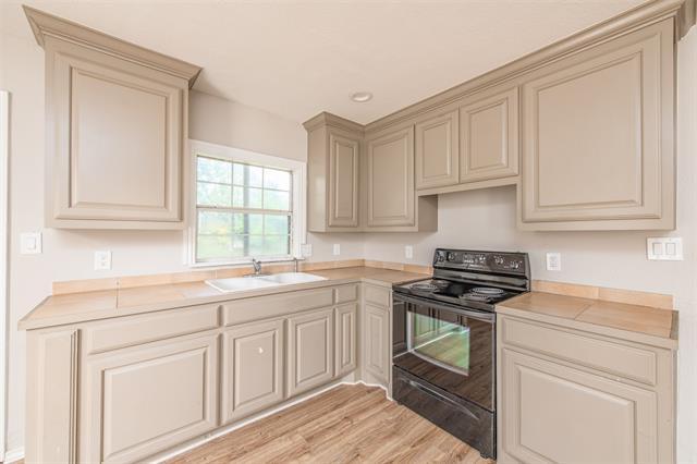Primary Photo - 8408 Hanon Dr