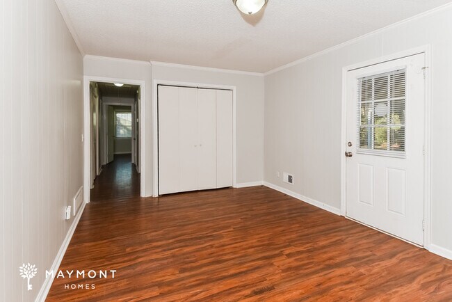 Foto del edificio - 1100 Starcrest Rd