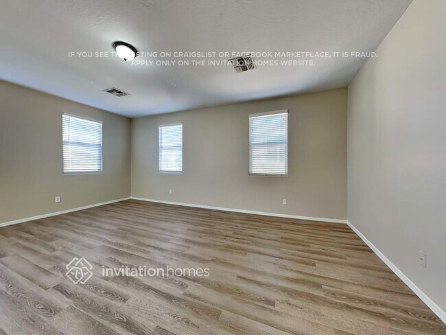 Foto del edificio - 6620 W Johnson St