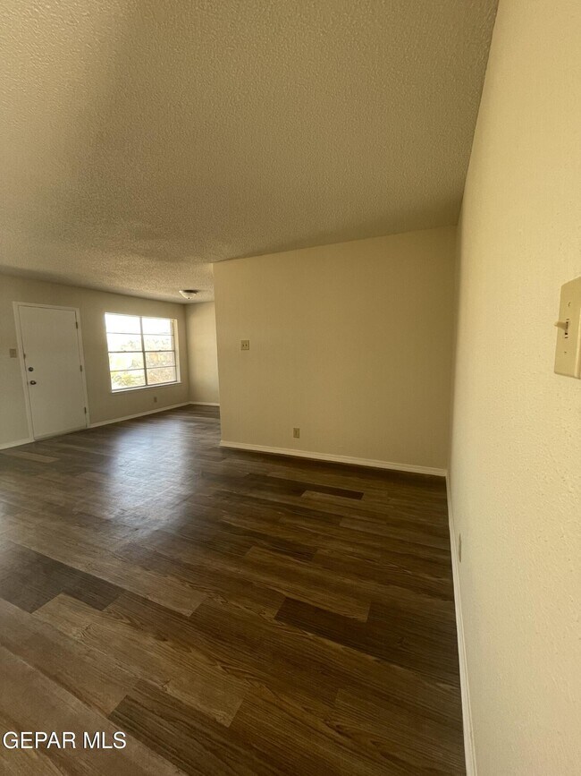 Foto del edificio - 3409 E Glen Dr