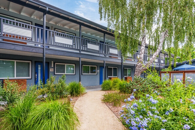 Courtyards - Brio Apartments