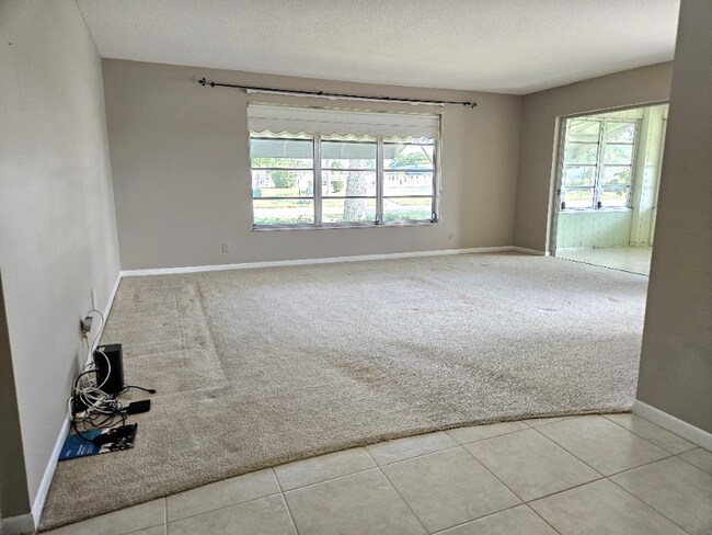 Foto del edificio - 277 W High Point Ct