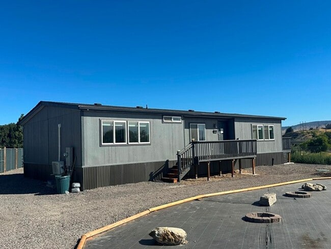 Building Photo - 1616 Frontage Rd
