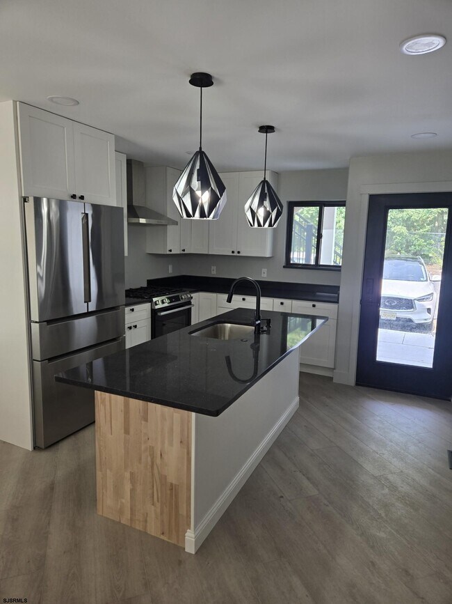 Building Photo - 17 Tilton Club