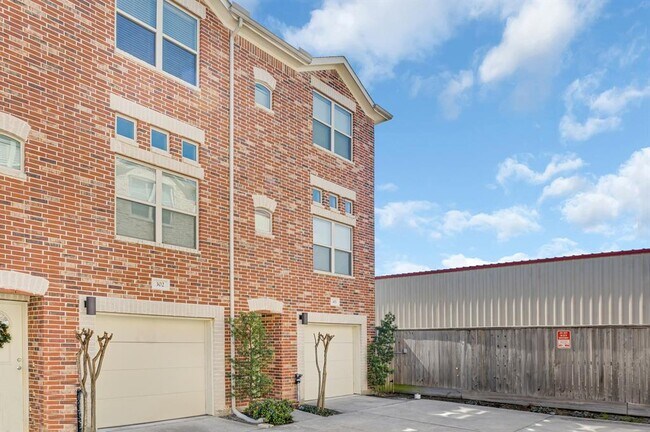 Building Photo - 2710 Hullsmith Dr