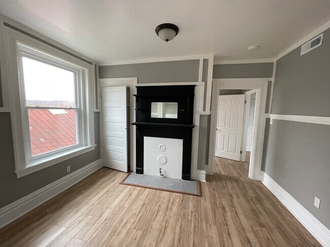 Building Photo - 1223 Loraine St