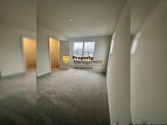 Foto del edificio - Stunning & Spacious Homes in Whitestown in...