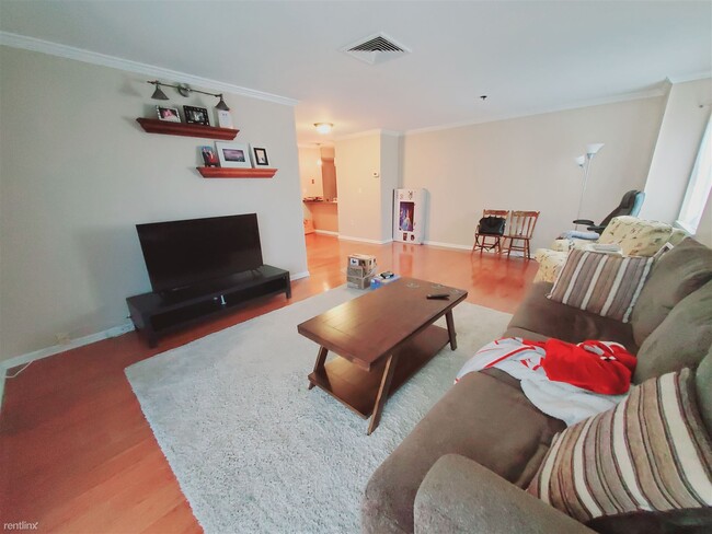 Building Photo - 1 br, 1.5 bath Condo - 1633 Washington Blv...