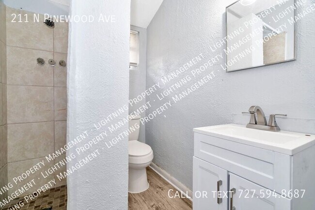 Foto del edificio - 211 N Pinewood Ave