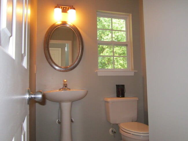 Building Photo - Beautiful Updated Home in Desirable Starmo...