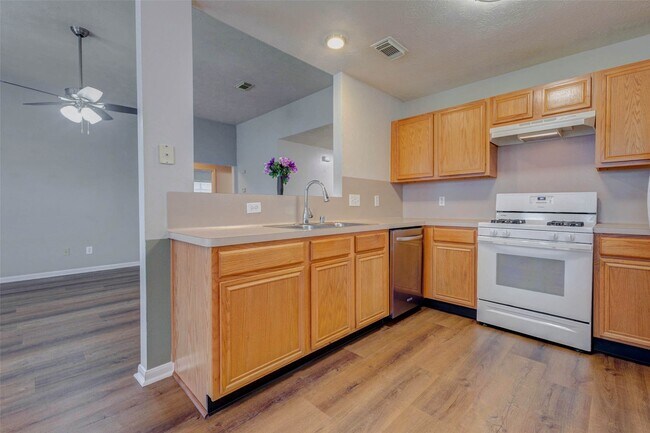 Foto del edificio - 18114 Noble Forest Dr