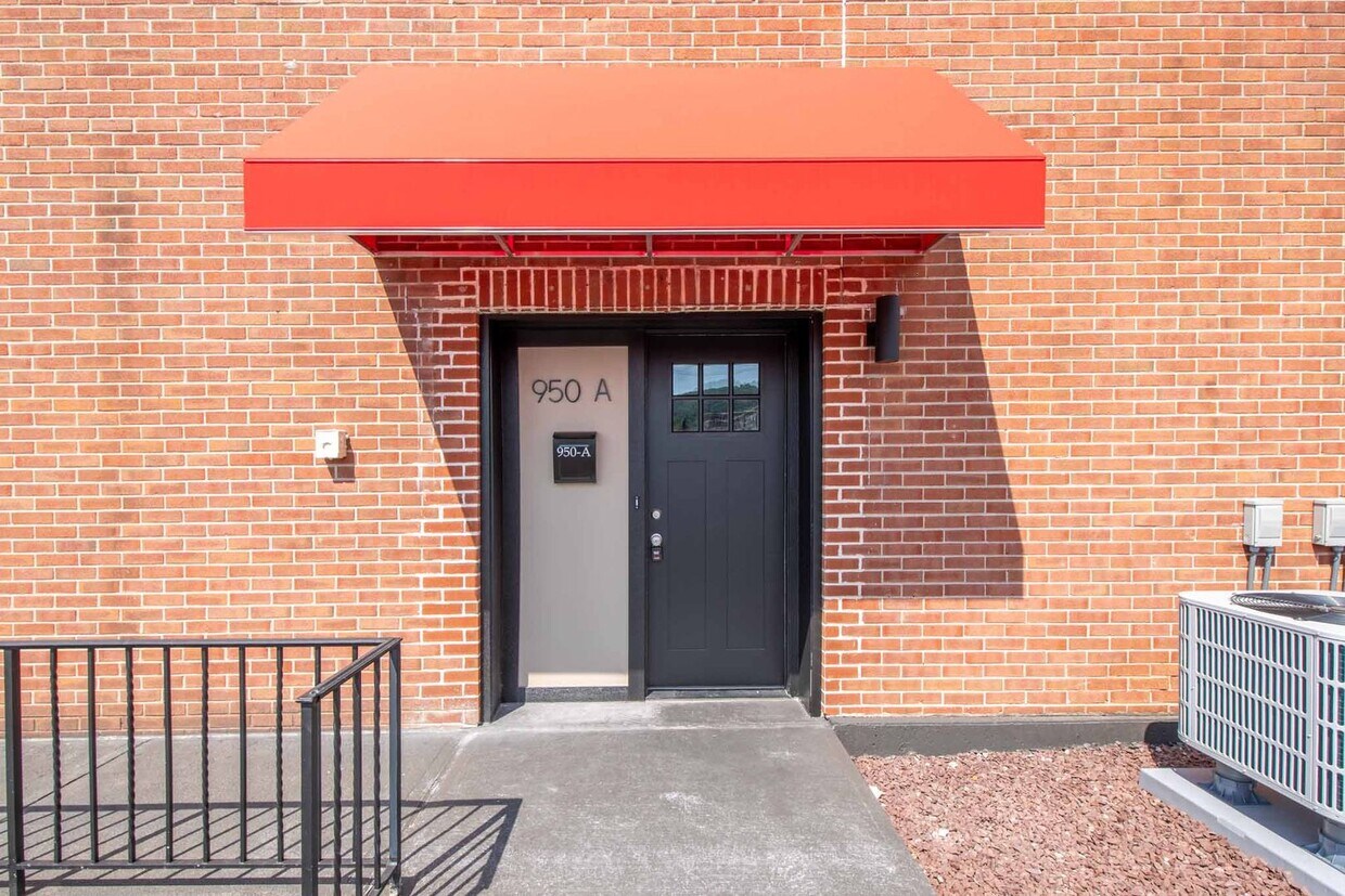 Primary Photo - 950 Broadway