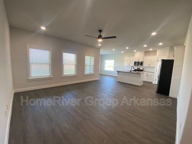 Building Photo - 1120 Sunshine Ct