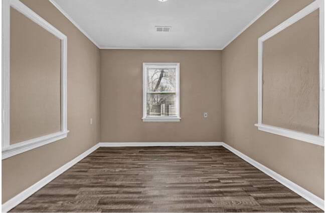 Building Photo - 3067 Pershing Ave