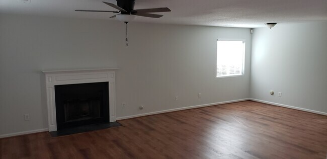 Building Photo - 5005 Emberly Dr