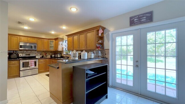 Building Photo - 14465 SW 96th Ave