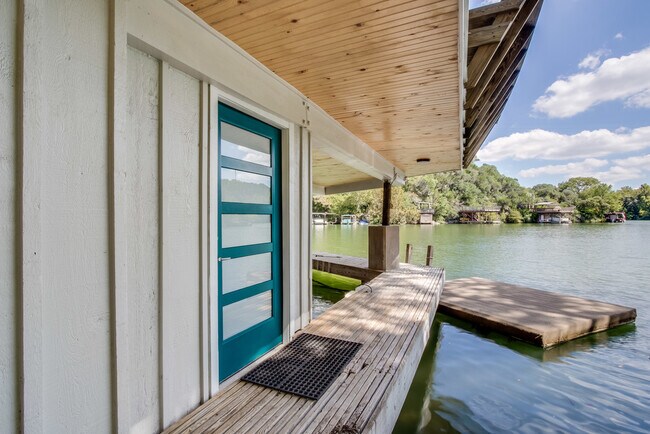 Foto del edificio - 1810 Lakeshore Dr