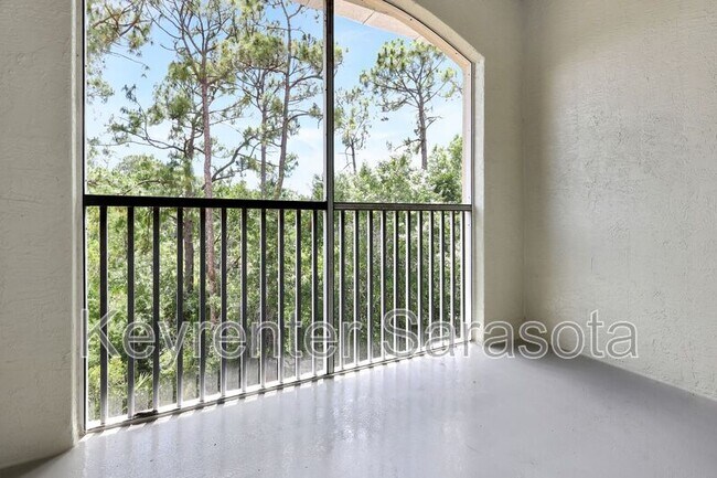 Foto del edificio - 5500 Bentgrass Dr