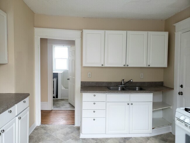 Building Photo - 663 Blair Ave