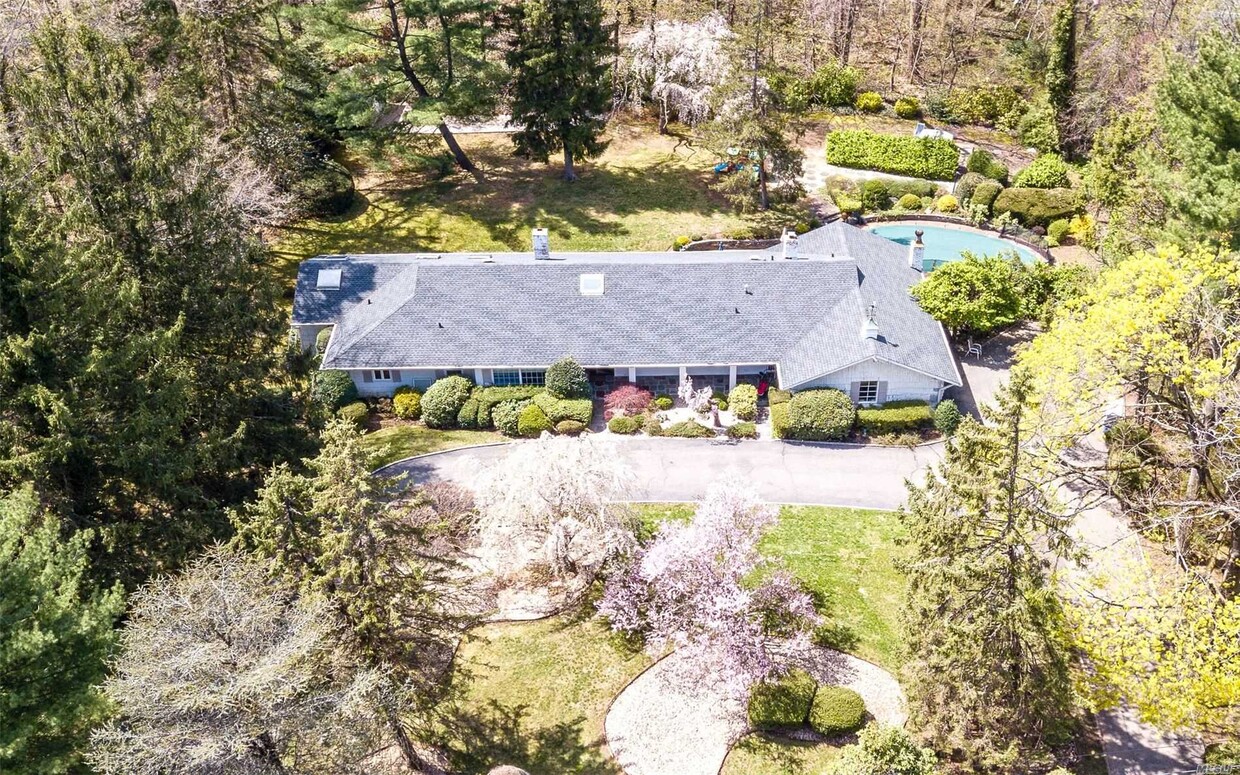 Primary Photo - 17 Woodland Dr