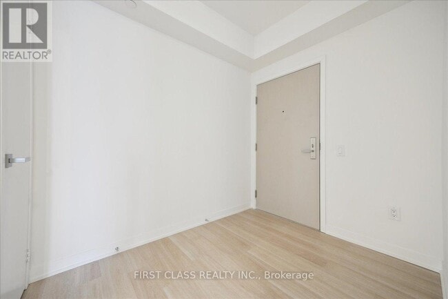 Photo du bâtiment - 500-500 Wilson Ave