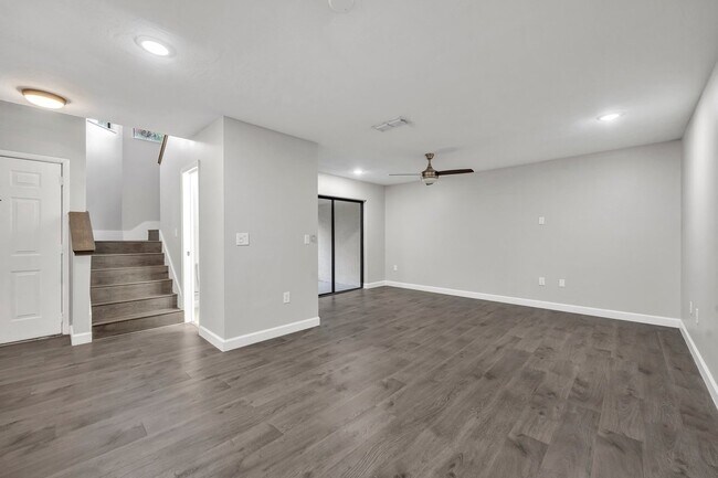 Building Photo - "Spacious 3-Bed, 3-Bath Townhouse with Elegant Hardwood Floors in Ocoee!"