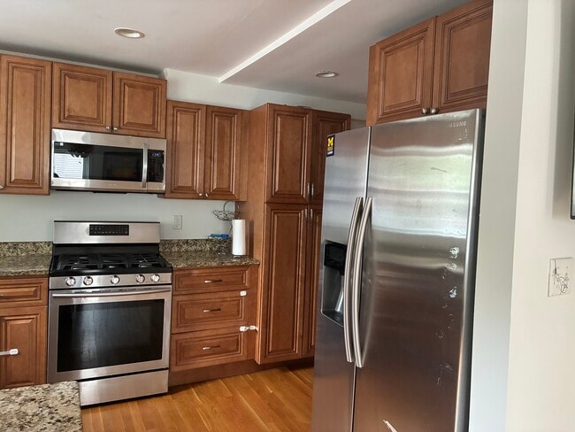 Foto del edificio - 213 Rindge Ave