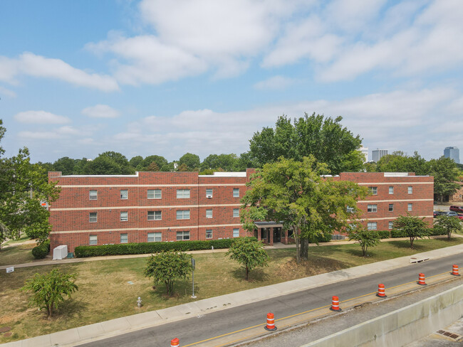 Building Photo - MacArthur Landings