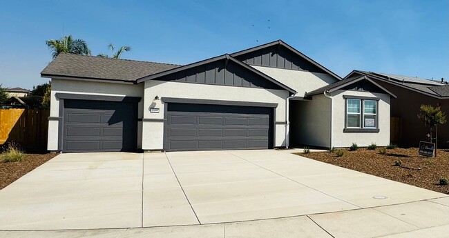 Foto del edificio - REDUCED!!! Brand New 4 Bedroom, 2 Bath Hom...
