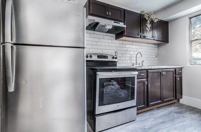 Foto del edificio - 156 Fairfield Pl NW