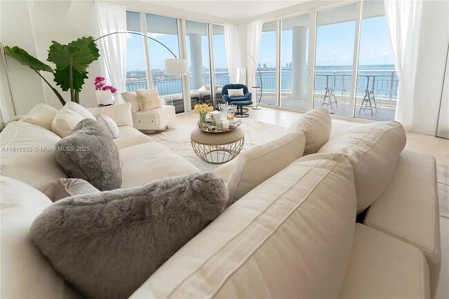 Foto del edificio - 848 Brickell Key Dr