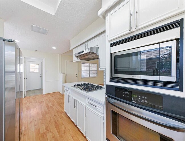 Foto del edificio - 14006 Briarworth Dr