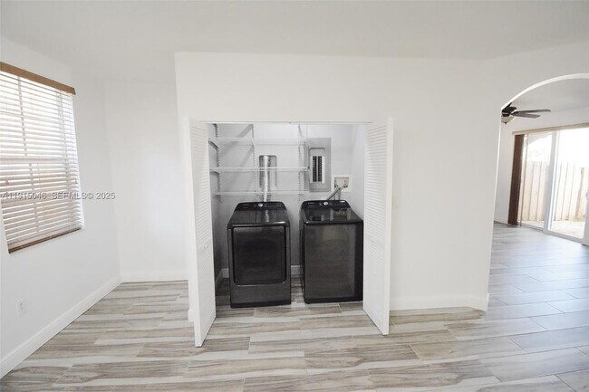 Foto del edificio - 9219 SW 227th St