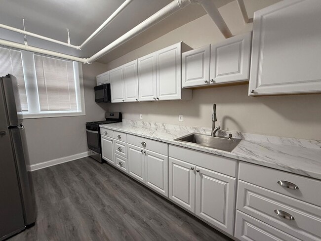 Building Photo - 546 Bergen Ave