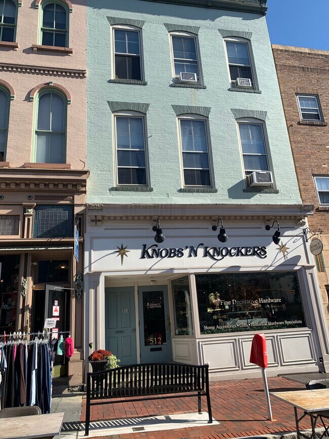 Building Photo - 514 Main St