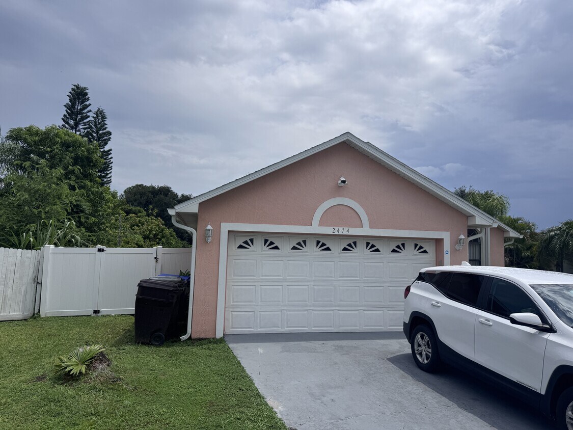 Foto principal - 2474 Shelby Cir