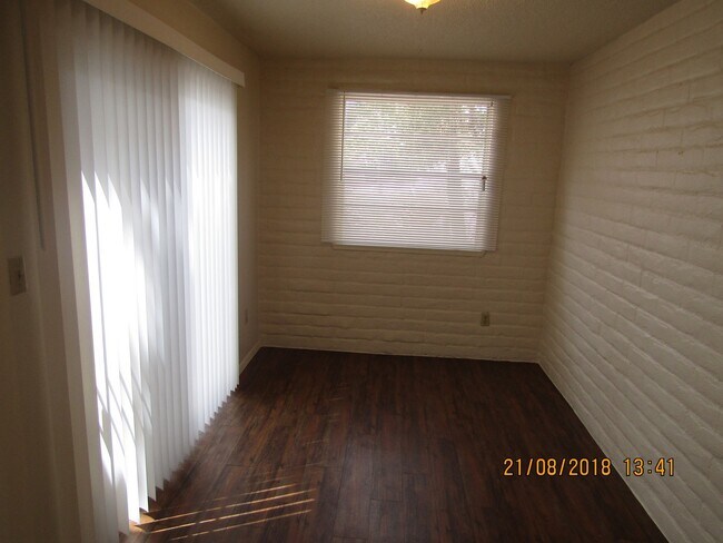 Foto del edificio - 2 Bedroom 2 Bath Duplex!! Taking Applicati...