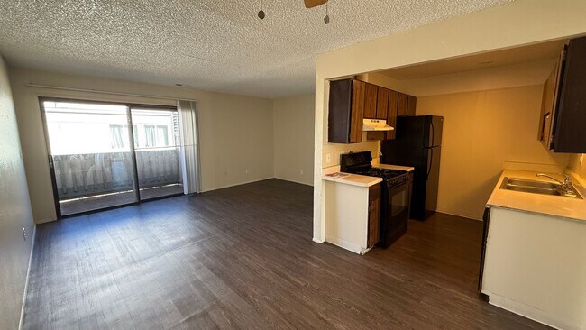 Foto del edificio - Completely Updated 2 Bedroom 2 Bathroom Condo in High Hollows Available NOW!