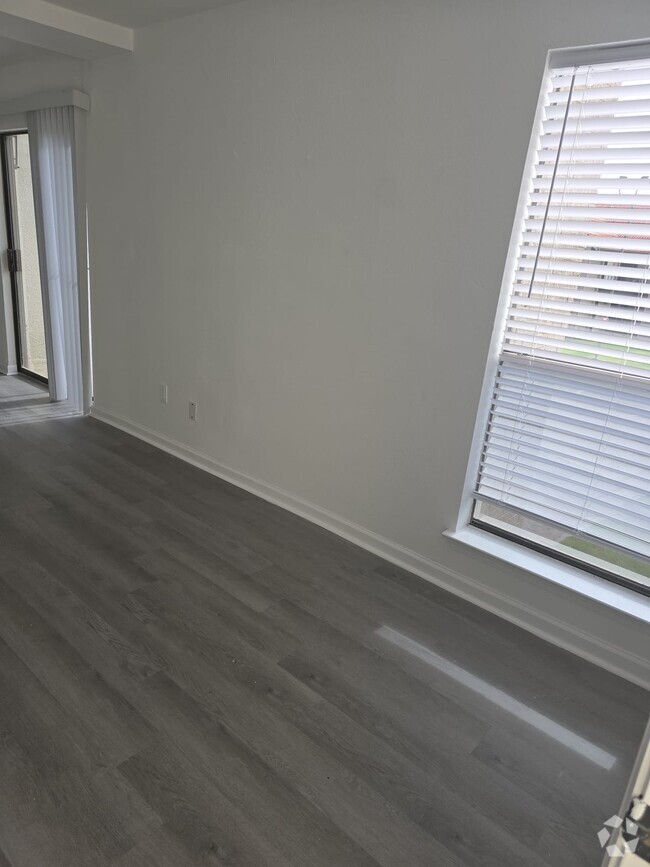 Building Photo - 7900 Brookriver Dr