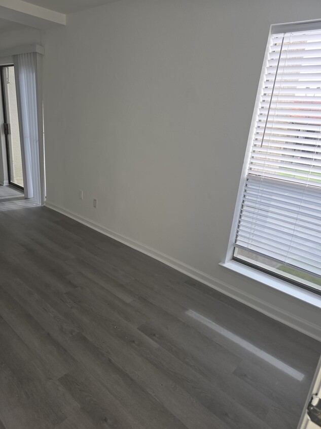 Foto principal - 7900 Brookriver Dr